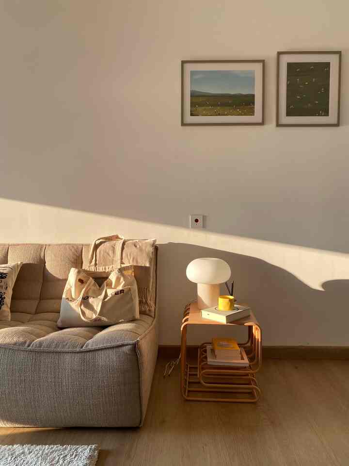 Berbagi sekilas ke dalam apartemen saya di pagi yang cerah! ☀️ Sinar matahari yang masuk menciptakan suasana nyaman dan nyaman dengan sudut estetika yang indah. Ini waktu yang tepat untuk mengambil beberapa foto sudut estetika favorit saya.

Soooo, apa waktu favoritmu? Dan di mana Anda suka menghabiskan waktu di rumah?

#cinnamonhome #dekorruangtamu #ruangtamu #livingroom #livingroomdecor #dekorapartemen #Apartemen #apartemenkecil #dekorasiruangtamu 