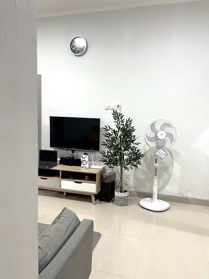 Beberapa best buy dekorasi dirumah aku🙌🏻
Pertama tentunya pohon artificial yangg aku beli online under 300k ga nyangka banget waktu dateng bisa sebagus itu 😭.
Karena rumah aku temanya monochrome dengan adanya pohon ini bikin suasana rumah jadi lebih berwarna dan adem 🫶🏻

#decorbudgetfriendly #estetikmurah #spilldecorlowbudget
