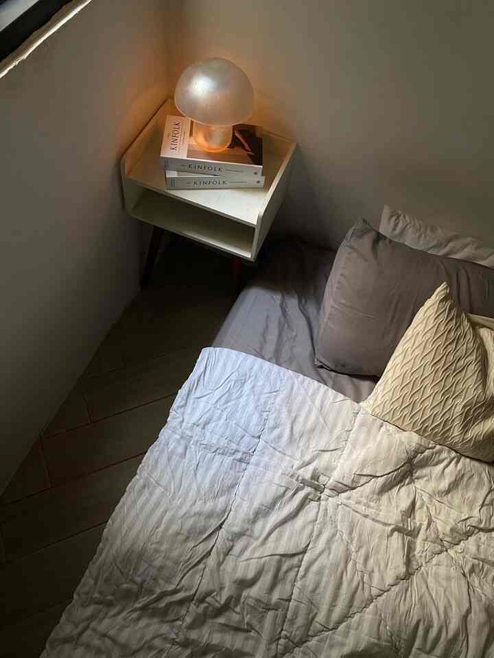 Selamat akhir pekan yang panjang 🫶🏻✨

#bedroominspo #dekorasikamartidur #idekamartidur #bedroomideas #bedroomdecor #minimalisbedroom