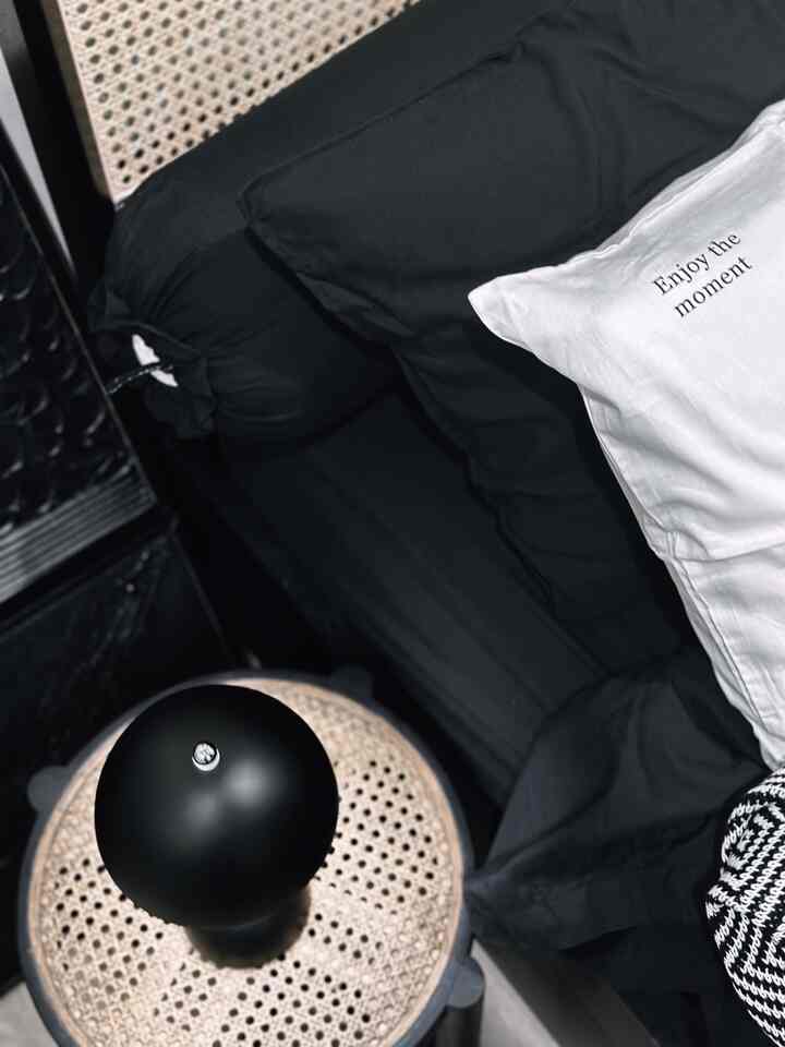 Enjoy the night!
Mengubah suasana tempat tidur dengan serba hitam. Good night 🖤🤍 
#spreihitam #bedframejati #enjoythenight
