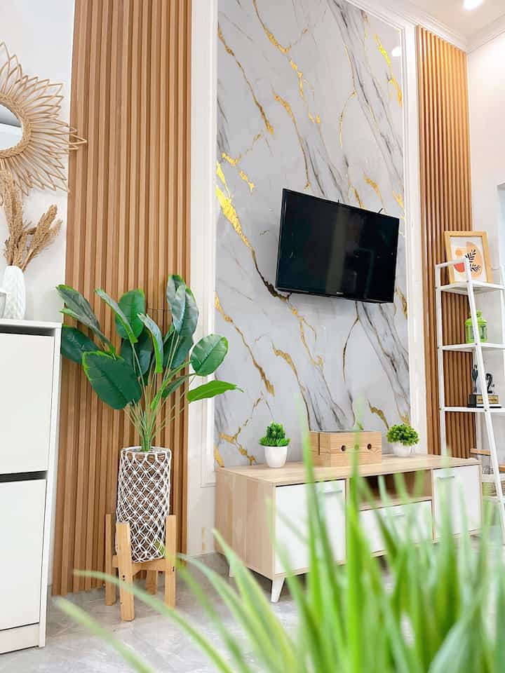 Makeover backdrop TV part 2 ✨

Makeover backdrop TV kali ini kami hanya menambahkan UPVC marmer agar terkesan lebih cantik dan mewah, untuk UPVC ini per lembar dengan ukuran 2,44 m x 1,22 m dan kami bingkai dengan frame list gypsum agar terlihat lebih cantik.

Semoga menginspirasi 😊

#BackdropTv
#RuangTV
#MakeOverRuangTV
#DesainRuangTv
#MakeoverLowBudget

