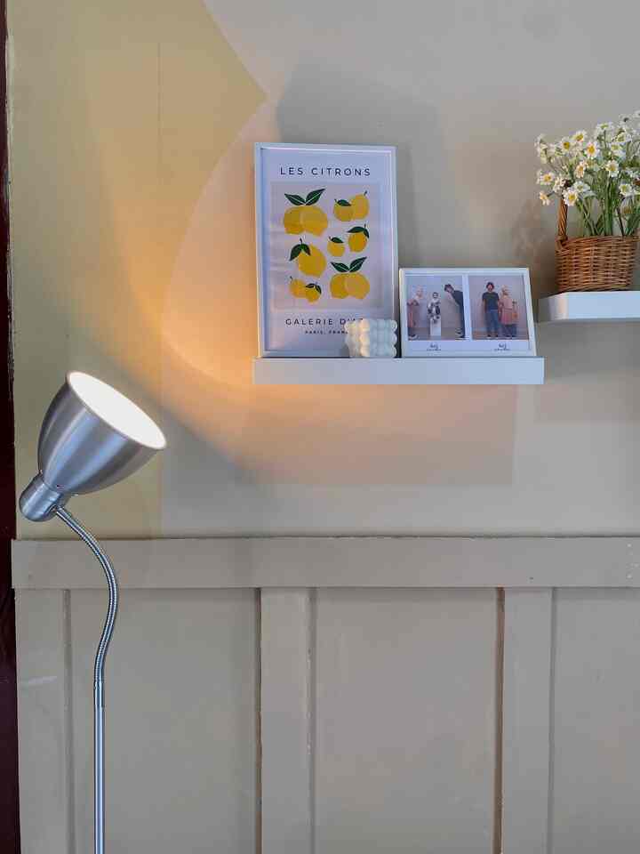 Hampir semua Dekorasi di RumahRantau Budget Friendly yaa ..  
yang paling favorit adalah kaca Bear hasil DIY , siapa tau ada yang mau diy udah aku spill benang rajut handuknya cuma 9 ribuan 😍

Selain itu yang paling favorit printilan dapur , pemilihan warna yang senada selain fungsinya untuk kegiatan di dapur juga bisa di pakai buat dekorasi 😍😍

#DekorBudgetFriendly
#EstetikMurah
#SpillDecorLowBudget
#RumahRantau
#AsramaBrimob
#RumahDinas
#PrintilanLowBudget