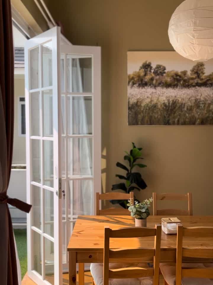 Penambahan tanaman pada rumah memberikan efek asri dan jg manfaat lainnya. Namun karena memiliki toddler dan juga sesekali meninggalkan rumah dalam waktu lama untuk saat ini kami cenderung memilih tanaman artificial untuk area indoor. Kelebihan tanaman artificial antara lain :
- less maintanance
- bentuk yang tidak akan berubah
- look nya sangat menyerupai asli
- dan jenis tanaman yang sudah sangat bervariasi.

Tapi suatu saat setelah anak anak cukup mandiri dan cukup bertanggung jawab pengen banget punya area tanaman hijau di teras belakang, depan dan dalam rumah.

#Artificialplants
#TipsDekorRumah
#ItemDekorasiRumah
#GreenSpot
#HomeSweetHome
#TinyHome