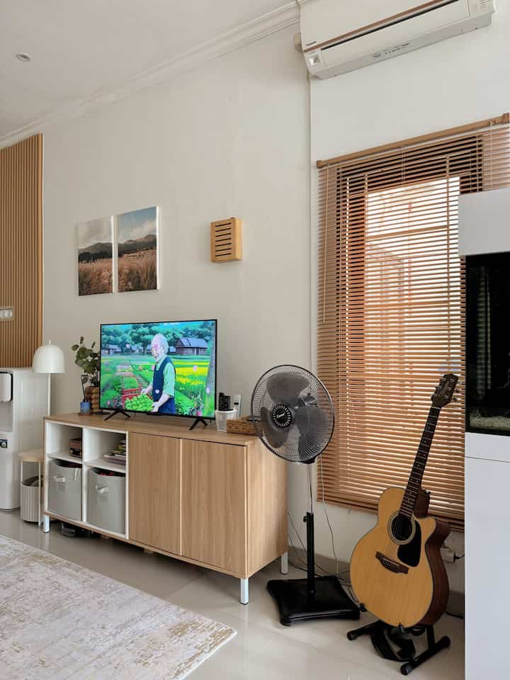 Seperti akhir pekan panjangku. Kartun sepanjang hari bersama anak-anak ✨

#favoritemomentathome #homeliving #homedecor #livingroom #tinyhome #tinylivingroom #rumahdeveloper 