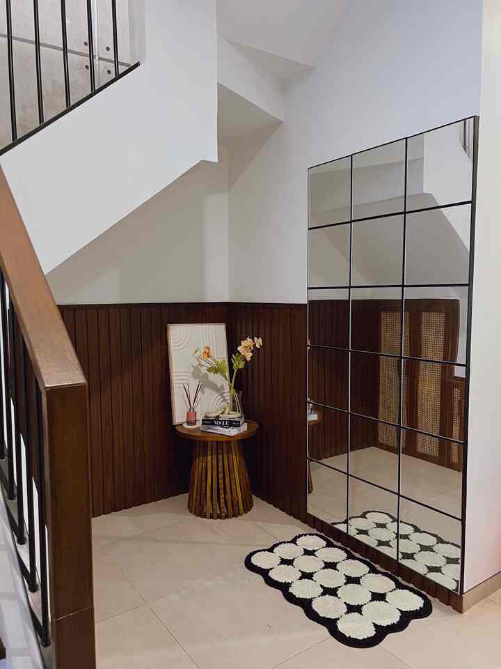 .Under Stairs Area.

Hallooo Ohouse friends!

Happy long weekend,,
While we are on holiday, we change the decorations under the stairs to make them fresher...
Shifting the decorations at home is the easiest way to make a room feel new again.

#HomeDecoration
#UnderStairs Area
#SpotOOTD
#HomeInspiration
#ModernMinimalist
#ModernHome
#Industrial
#BeautifulSpot
#Bandung