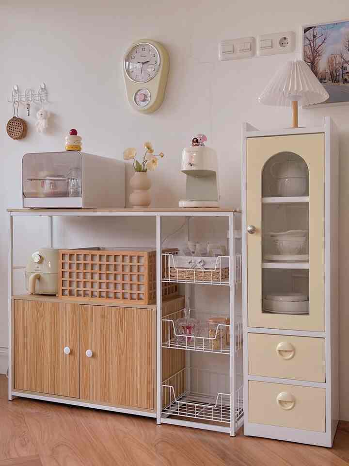 Ruang perkopian 
Biar kalau mau ngopi ga ribet spacenya harus jadi satu kaya gini ada rak buat naruh coffee maker dan kawan2 

#coffeeroom
#coffeetable
#minimalis 
#koreanhouse
#estetik
#roomdecor
#homesweethome