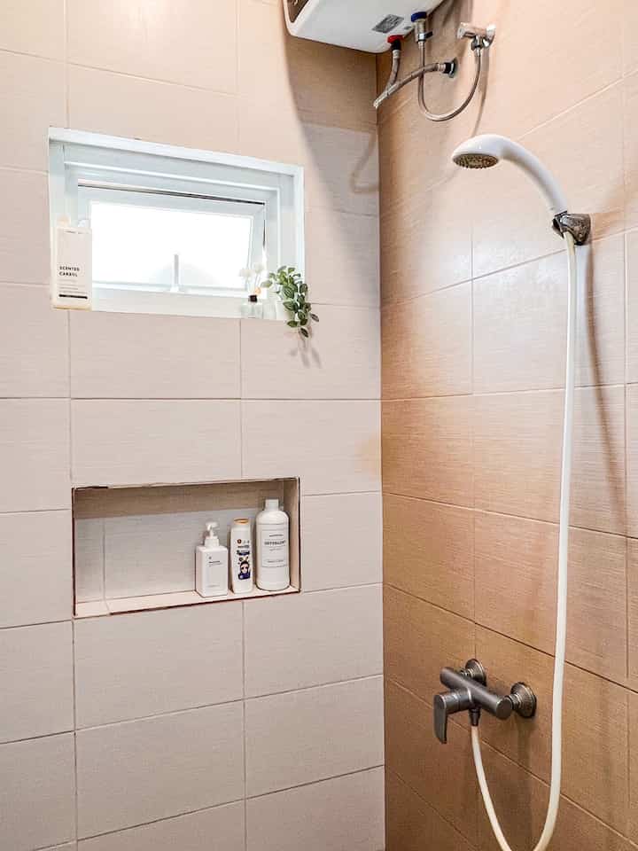 Area basah kamar mandi lantai 2.

#rumahdeveloper #kamarmandiminimalis #dekorasikamarmandi #decorkamarmandi #rumahjakbar #minibathroom