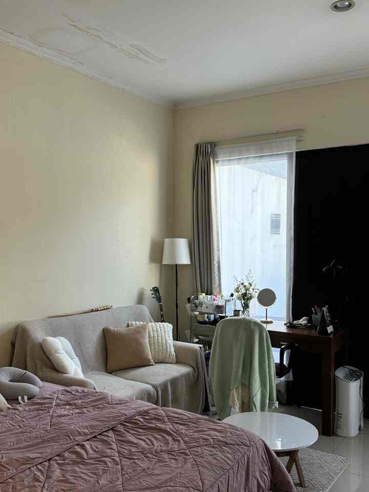
Miliki ruang tamu yang besar, ciptakan imajinasi untuk mendekorasinya agar terasa homey 😊 

Beberapa ruang dari kamar kos dengan banyak barang, namun tetap bisa dibuat manis dan estetis

#kamar tidur
#kamar tidur estetis
#dekorasikamar
#dekorasikost
#DekorBudgetFriendly