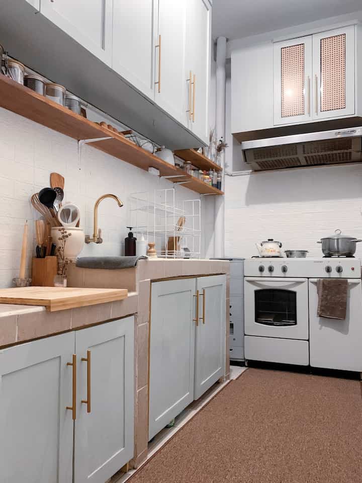 Ini adalah after-before dapur dirumahku, walaupun bukan perubahan yang besar tapi membuat vibes sangat berbeda.

#kitchenmakeover
#inspirasidapurkecil
#transformasidapur
#rumahmungil
#bekasi
