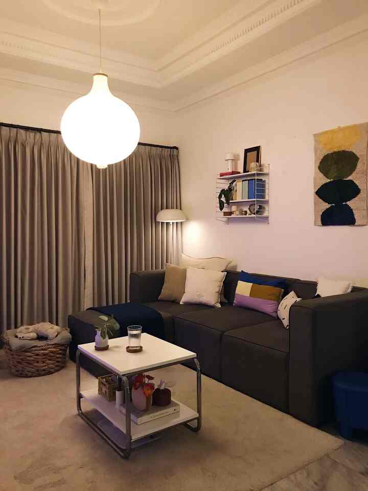 Mulai terlihat warna warni di sana dan di sini, ruangan ini jadi ruangan paling "ceria". Cocok dengan fungsi ruangan ini yang kita sebut fun room, tempat kita bersantai, main game, nonton, streaming dan lain-lain. Curiga bakal makin berwarna lagi ke depannya 😁

#DekorBudgetFriendly #EstetikMurah
 #SpillDecorLowBudget #midcenturymodern #ikeahome #gameroom #ikea