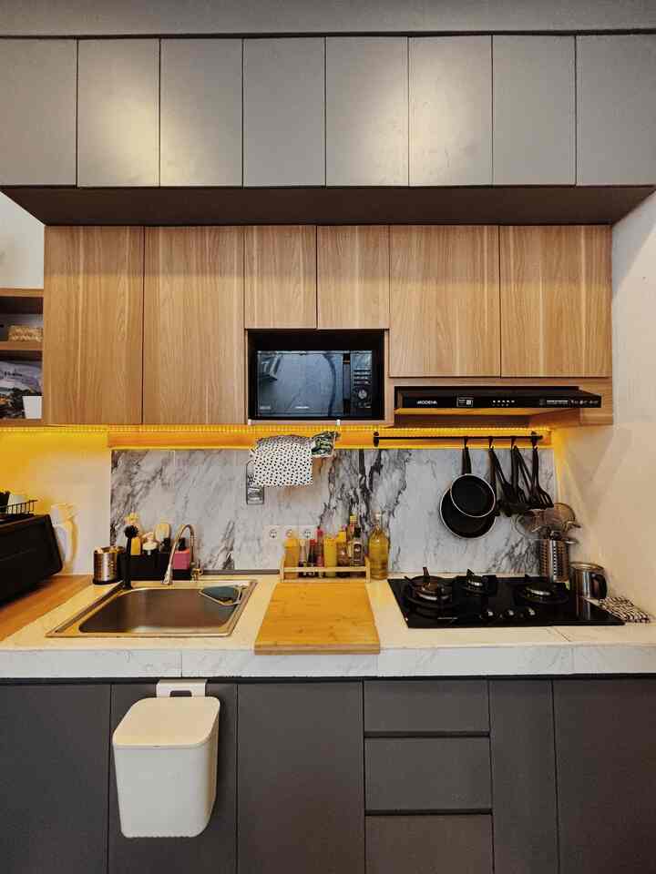 Ruangan Favorite di rumah✨
-
buatku yang suka explore masak memasak, dapur adalah ruangan terfavoriteku, di dapur ini aku bisa explorasi makanan apa saja dan gak takut berantakan, soalnya banyak storage dan rak untuk menyimpan segala perlengkapan dapurku🖤
#ruanganfavorite
#BendaFavorite
#spillbarangfavorite