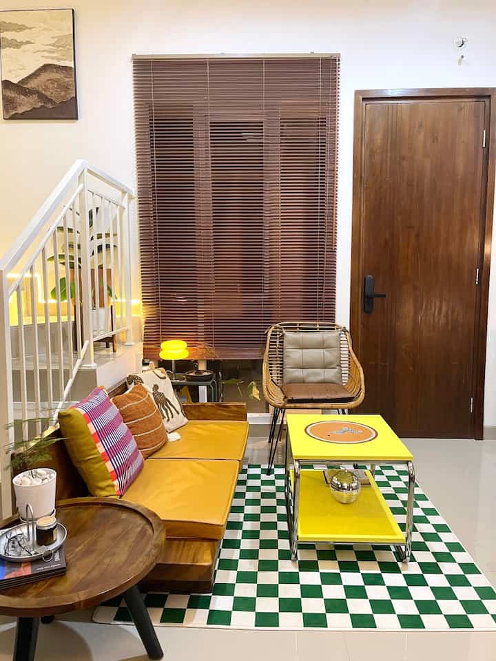 The favorite room is still the living room ✨
because most of the activities are done together here, sometimes working in front of the iPad while watching, sometimes eating while watching streaming films while supervising the activities of the fur children 🐾

Therefore, we filled this room with our favorite objects besides books, plants, decorative items. And from that, the things that can best create the vibe of this room that can suit both of our personalities and moods are 1. Wooden blind (custom service from vendor), 2. Custom short wooden sofa, 3. Macarroon desk lamp (both in the on/off condition). beautiful), 4. green and white checkered carpet, 5. vintage baggboda style table 🌞

#FavoriteRoom #BendaFavorit #SpillBarangFavorit #woodenblind #desklamp #vintagecoffeetable #checkeredrug #ikeabaggboda