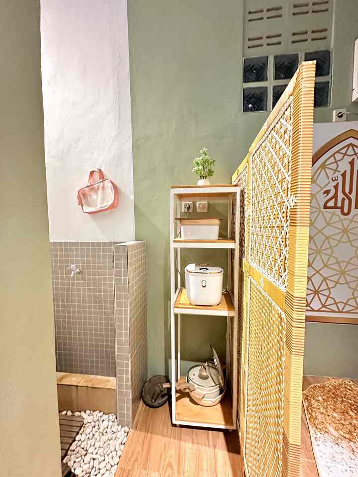 My way of utilizing narrow corners is by placing decorations or furniture that are the right size for the narrow corner.

for example: the first slide I filled the corner with shelves for my kitchen furniture.

or the third slide, the narrow corner in the living room I filled with a corner table then a table lamp above it and decorations like a small clock to make it more attractive.

#NarrowRoomCorner #PojokSempit
#NarrowCornerDecoration #RumahIdaman #RumahAesthetic #Rumahtanparsitek #Rumahmungil #Rumahsubsidi
