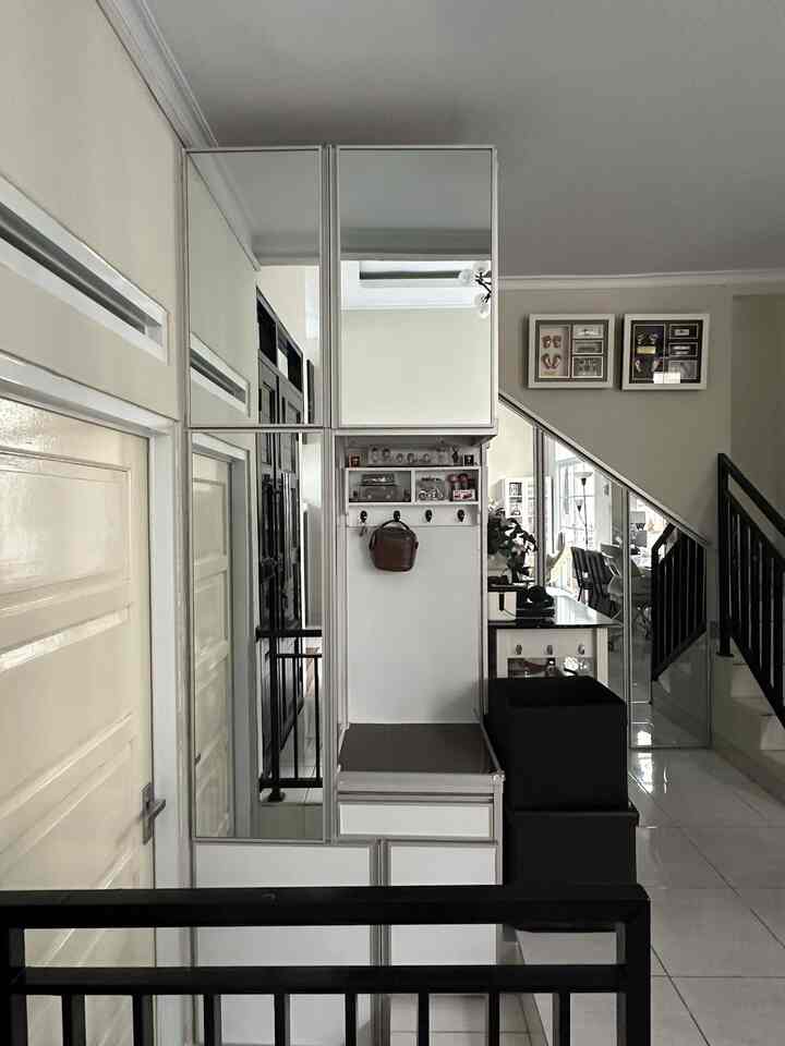 • Lemari Penyimpanan di Pojok Sempit •

Hello, O!House friends, di depan kamarku terdapat sudut kosong yang kemudian aku custom lemari untuk menyimpan tas dan sedikit pajangan. Aku berikan aksen cermin untuk memberikan ilusi ruangan yang lebih luas.

#SudutRuangSempit
#PojokSempit
#DekorasiPojokSempit
#CompactHouse
#RumahCluster