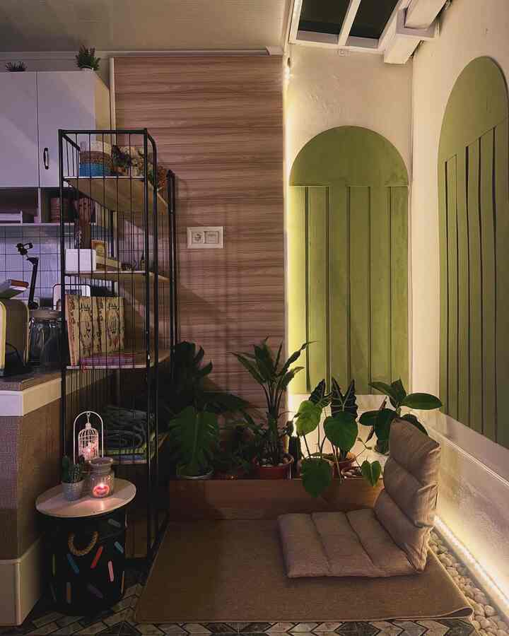 Memanfaatkan pojok sempit sebagai mushollah di rumah adalah ide yg muncul ketika mendapatkan weekly challenge dari Ohouse. Selain membuat sudut terbaikan menjadi lebih bermanfaat, hal ini juga bisa membuat sudut ruangan menjadi lebih rapi. Dengan perpaduan lightinng warm white dan tanaman hijau, menjadikan tempat ini cocok untukku melakukan dzikir, mengaji maupun sholat. Karena suasananya terasa lebih tenang 🥰 #SudutRuangSempit #PojokSempit #DekorasiPojokSempit 