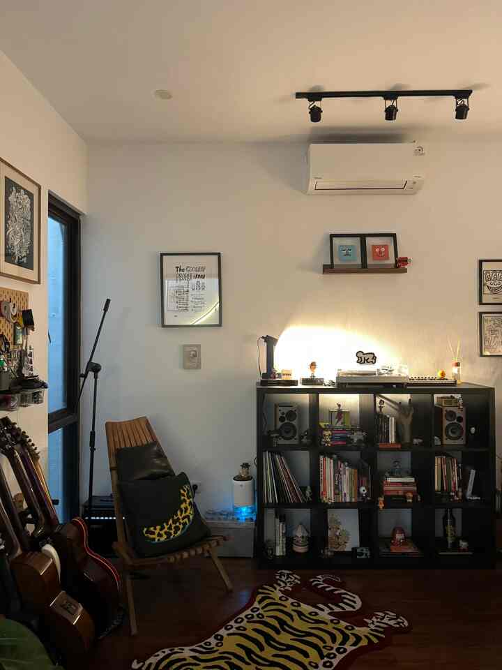 Our fave room — tempat yang didedikasikan untuk kami berkreasi (dan mencari pundi-pundi uang) 😛 #rumabatari #homeoffice #ruanganfavorit #bendafavorit #spillbarangfavorit #lenmarcstudio #homestudio