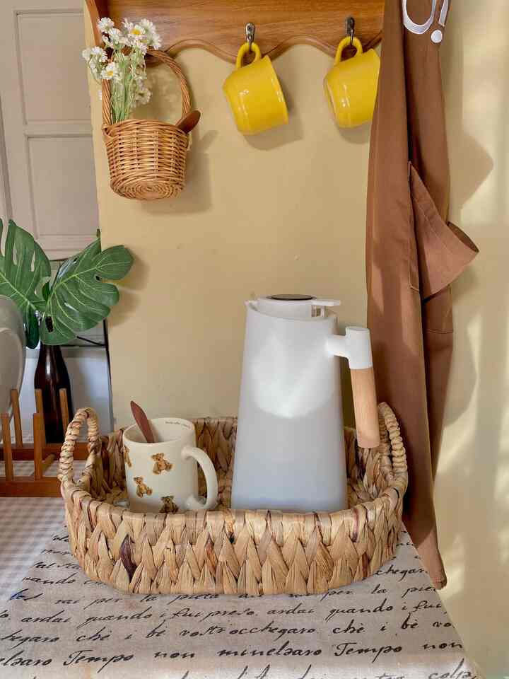 Sudut untuk membuat kopi dan teh..
Doakan agar percetakannya bisa diupgrade lagi 🤍

#SudutRuangSempit
#Ruang sempit
#DekorasiPojokSempit
#Meja kopi
#coffeecorner
#rumahRantau
#kantor pusat
#vampir