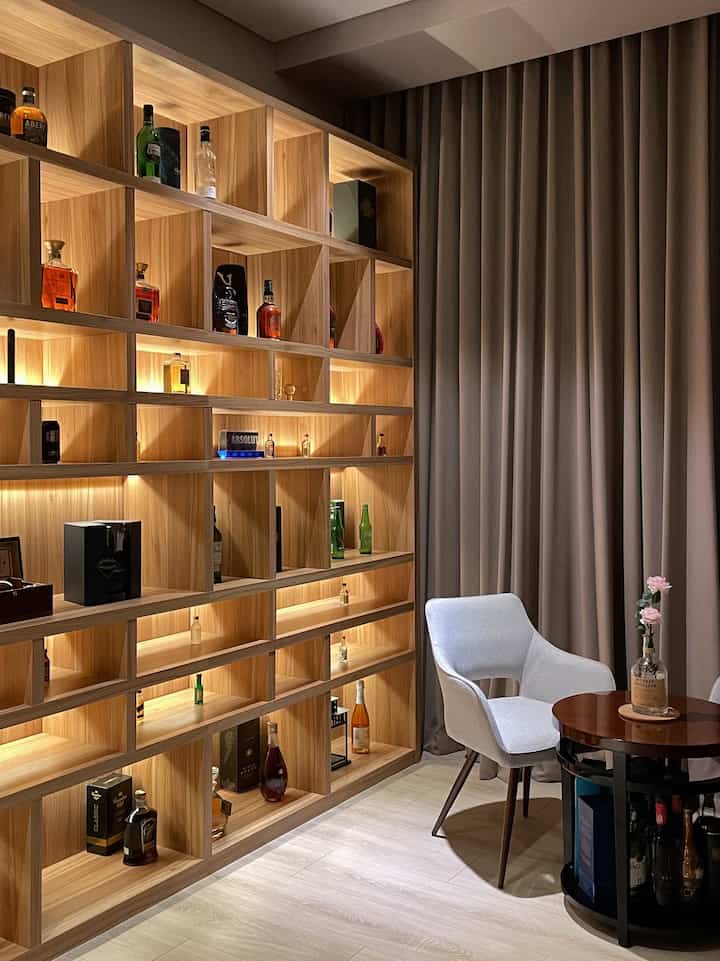 Cahaya putih hangat untuk rumah @bc.maisonn 🖤 #lampurumah #lampumeja #lightingrumah #inspirasilampu #spilllampuestetik #candle