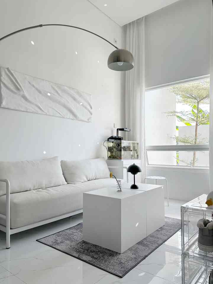 Dekorasi Ruangan Minimalist 🤍
-
Sebetulnya kita ingin ganti konsep dengan mengganti sofa berhubung sofanya kkta preloved in nungguin ada yang mau jadi kita cuma bisa geser” aja, seperti box storage yang bisa kita jadikan meja sekaligus laci , sekilas terlihat meja utuh berbentuk persegi panjang, ternyata menanbah kesan minimalist diruangan ini 

#livingroom #minimalist #homedecor #decoration #rumah #home #inspirasi #rumahmungil #white #angkahouse 