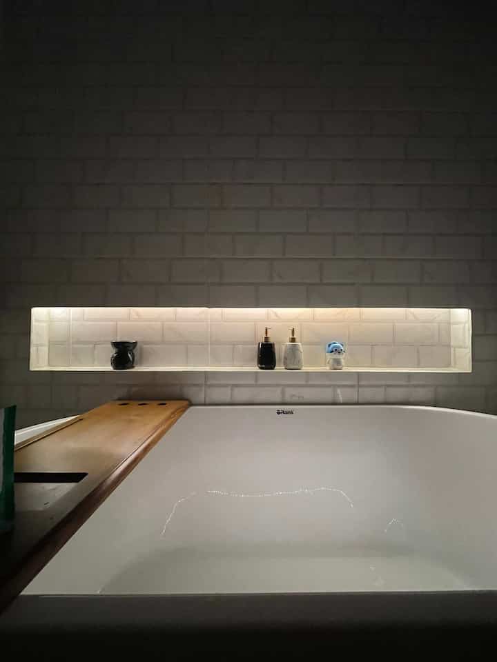 Beberapa lighting yang ada di rumah saya dari mulai di dalam dan taman bagian luar, karena saya sangat menyukai cahaya yang hangat sehingga pemilihan warna lampu di rumah dengan cahaya warm white😍

#LampuRumah 
#InspirasiLampu 
#SpillLampuEstetik
#lamputaman 
#warmwhite 
#lamputaman
#lampuindoor
#lampuoutdoor
#batam
