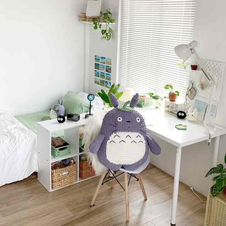 Ternyata kamar nuansa hijau seger banget ya
Interiornya juga minimalis, ditambah boneka totoro jd kamar ala ghibli 
#studioghibli #kamarghibli #kamartotoro #kamarhijau #roomdecor
