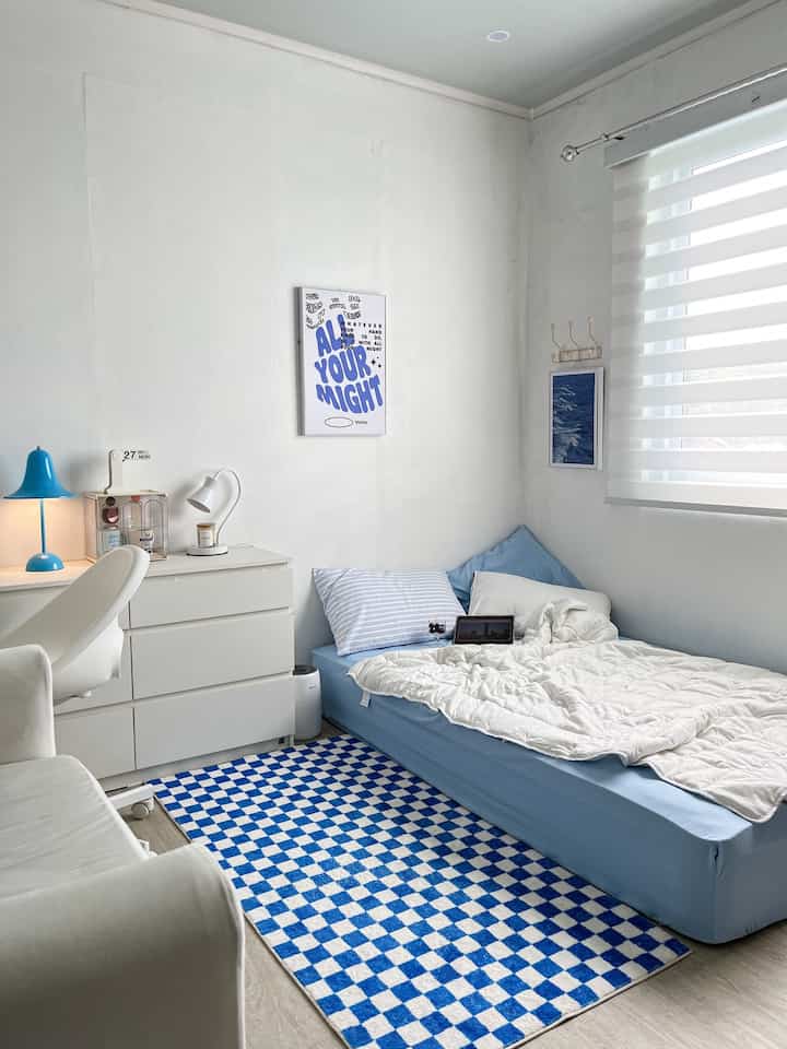 inspirasi kamar tidur biru putih🩵🤍

#roomdecor #aestheticroom #roominspiration #kamarremaja #dekorasikamar