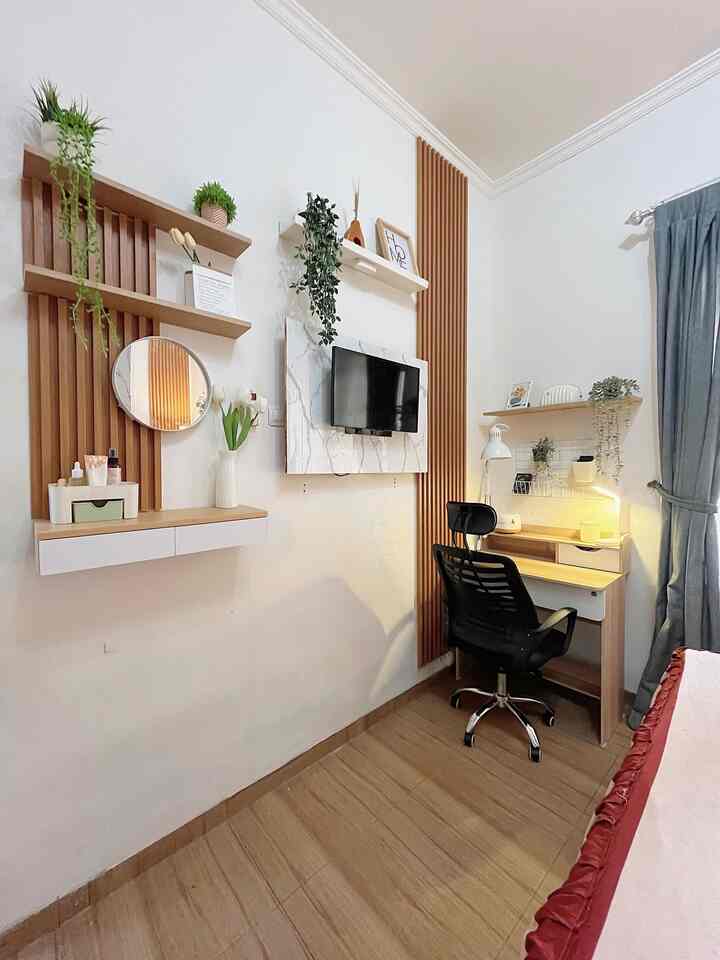 Tempat ternyaman di rumah adalah kamar. Setelah seharian lelah tempat relaksasi menghabiskan waktu bersama kelaurga biasanya di kamar ini.

sekedar bercengkrama atau sambil nonton film favorit bersama keluarga. Kamar ini kami dekor dan DIY sendiri dengan modal yang sangat low budget😊

Semoga menginspirasi 😊

#KamarTidur
#KamarMinimalis
#PojokFavorit
#DesainKamarTidur
#MakeoverKamar