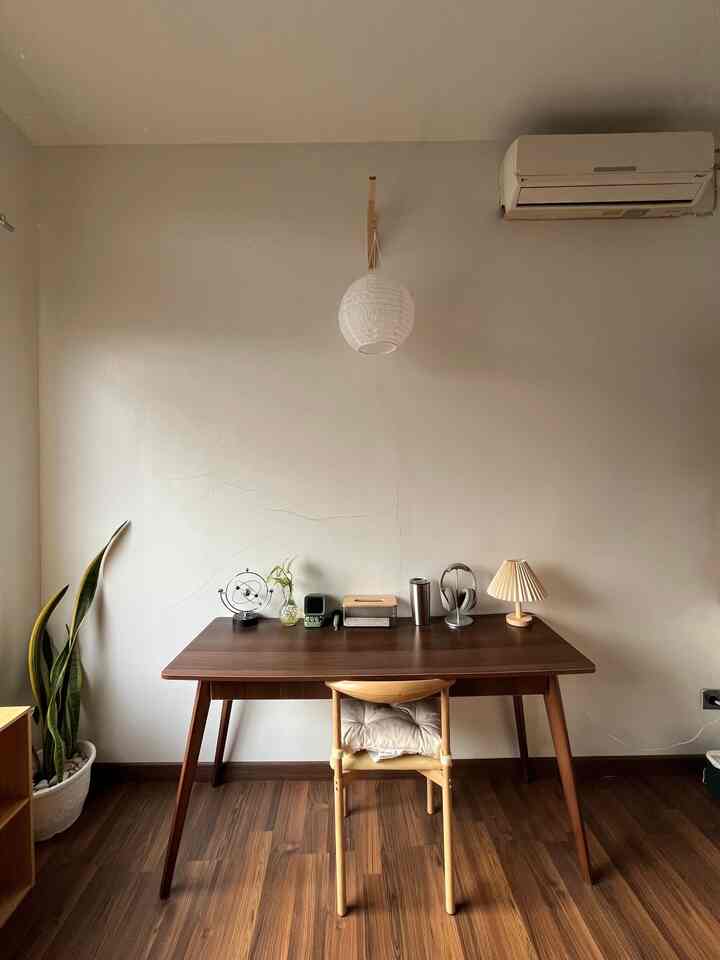 DEKORASI MEJA BELAJAR/KERJA

Salah satu cara agar kita betah beraktivitas diatas meja belajar/kerja adalah dengan mendekorasi meja agar terlihat cantik. Kita dapat meletakkan barang-barang dekoratif yang kita suka seperti lampu hias, mainan figure, frame foto, patung mini, hingga tanaman hias. Dengan begitu, kita akan menjadi lebih fokus dalam belajar maupun bekerja.

#DekorasiMejaBelajar
#Bedroom
#KamarTidur
#DekorasiKamar
#Japandi
#MejaBelajar
#MejaKerja