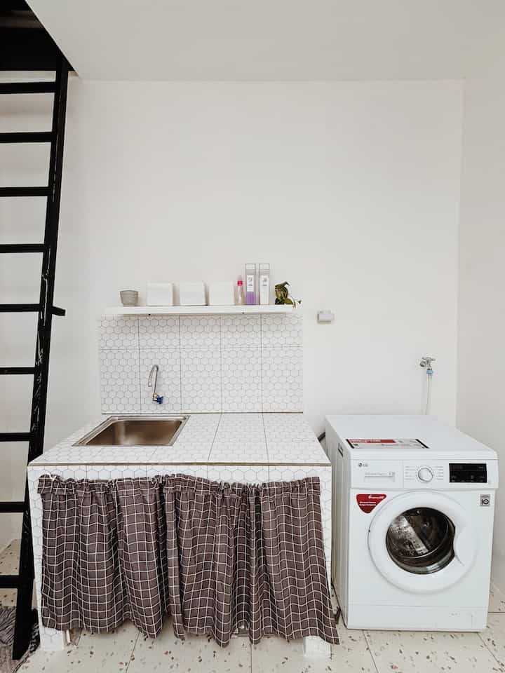 Laundry Room✨
-
area terbaru yang ada di ruma cefour, masih bingung mau tambahin apalagi di area ini. wish list kami adalah menambahkan kabinet atas dan bawah utk menyimpan barang2. 
#laundryroom
#dekorasilaundryroom
#spilldekorasiestetik
#dekorasiruangcuci
#laundryroominspo
#dekorasiestetik
#bogor
#rumacefour