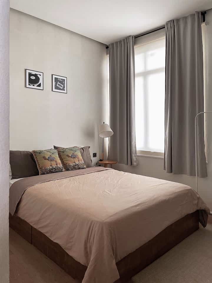 ☀️guest bedroom☀️

Ini adalah kamar yang saat ini diperuntukkan untuk kamar tamu dirumahpojok. Walaupun tidak sering digunakan, tapi sesekali digunakan ketika ada keluarga yang datang dari luar kota. 

Seperti ini penataan jika kamar ini akan digunakan, tidak terlalu banyak dekor, yang penting bersih dan nyaman😊.
_
#guestbedroom
#kamartamu
#guestbedroominspo
#inspirasikamartamu
#kamarminimalis
#bedroomstyling
#dirumahpojok