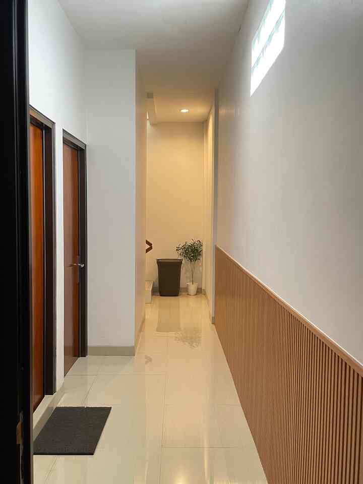 Before after lorong menuju kamar tidur✨

Setelah lama kosong melompong, alhamdulillah sekarang ada manis manisnya yaa dan ini semua hasil dari ohouse 🩵💙

#wallpanel
#inspirasilorongrumah
#dekorasilorongrumah
#hallwayinspiration
#rumahminimalis
#minimalismodern
#50m2