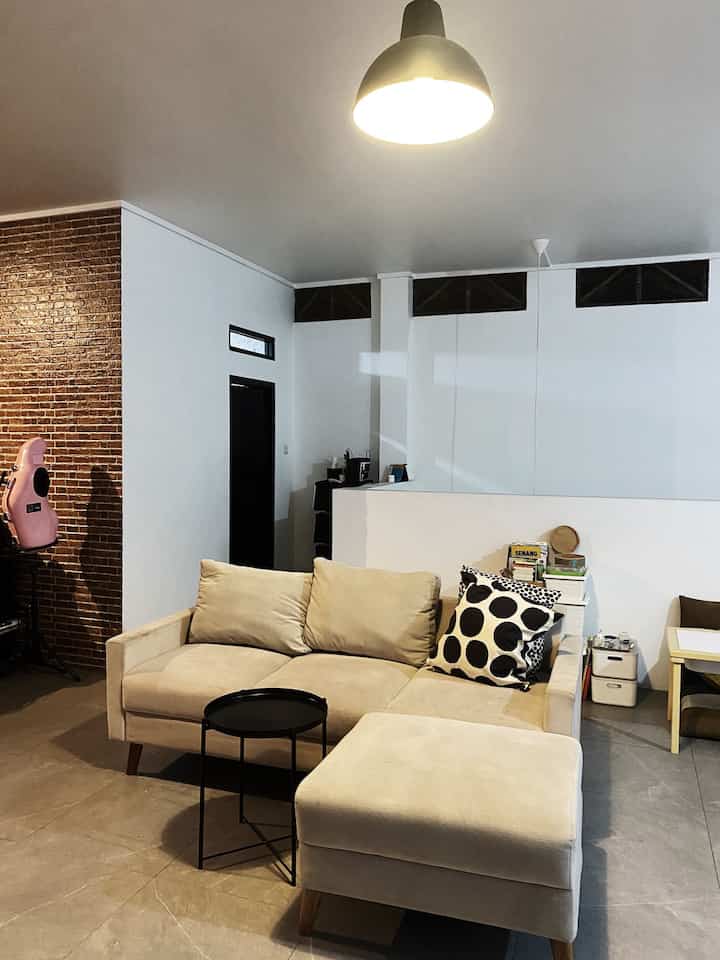 Area ruang tamu versi malam🌙

#ruang tamu #inspiriasilivingroom #nightvibes #livingroomscandinavian #livingroomindustrial #scandiindustrial #dekorasilivingroom