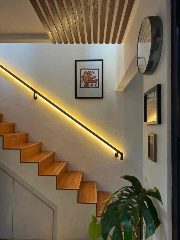 Good night from #rumabatari 😇 #tanggaminimalis #railingtangga #ruangtamu #entrance #stairs #insipirasitangga