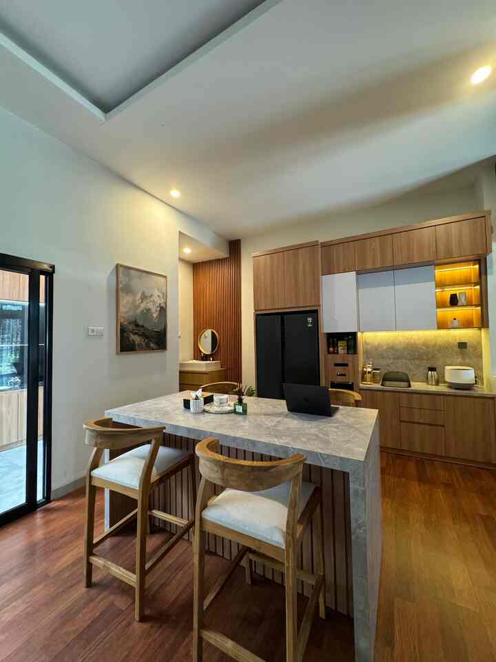 Ruang makan dirumah kami menggunakan island table yang sengaja kami jadikan salah satu point of view dirumah kami.
Storage disetiap sudut adalah hal yang wajib sehingga sangat meminimalisir barang-barang terlihat di atas meja atau dapur kering kami.
Menciptakan area yang clean look selalu menjadi tantangan tapi dengan adanya storage disetuap tempat hal tersebut menjadi sangat mudah.
#dapurkering
#mejamakan
#storage
#inspirasiruangmakan
#dapurminimalis
#areabersih
#dapurcantik 