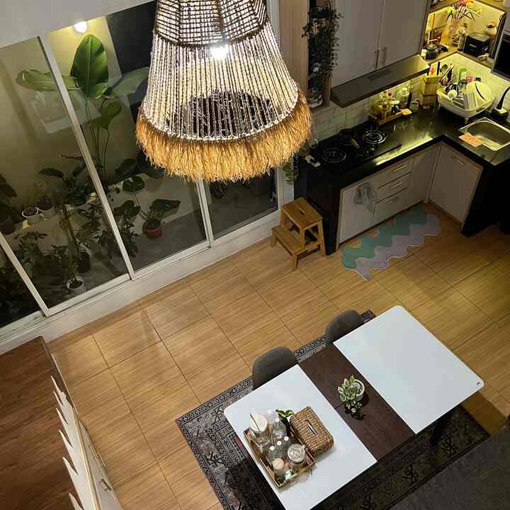 Kami sengaja memilih lampu di ruang makan ini warm white agar ruangan terasa lebih hangat 🥰

#LampuRumah #InspirasiLampu #SpillLampuEstetik #lampu #lampugantung #lampuruangtamu #lampulantai #lampudinding #lampumeja #lamputidur #lampukamar