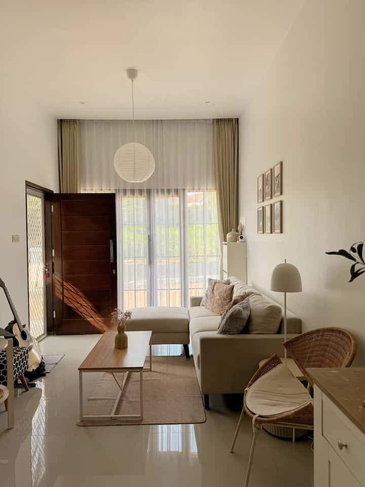 Gloomy day mataharinya ngintip-ngintip 😌

#homedecor #livingroominspo #livingroomstyling #livingroomscandinavian #homestyling #rumahdeveloper #rumahmungil 