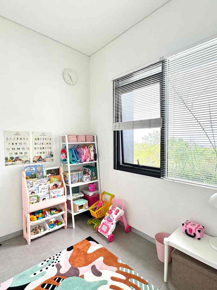Ruang ini di peruntukan untuk kamar tidur anak, tapi pada saat ini ruang ini beralih fungsi menjadi ruang bermain. Karena sampai sekarang ke2 anak kami masih tidur bersama di kamar utama. 

Untuk furniture yang dipilih disesuaikan dengan fungsi yang memerlukan banyak space untuk penyimpanan barang dan mainan. Jadi kami sediakan rak dan beberapa storage agar tertata rapi. Penempatan storage pun disesuaikan agar memudahkan anak mengambil barang atau mainan nya. 

Pemilihan warna pun kami serahkan kepada anak yang menginginkan banyak warna di ruang ini.

#ruangbermain #kamarbermain #kamaranakperempuan #kamaranak #dekorasikamaranak #ruangbermainanak