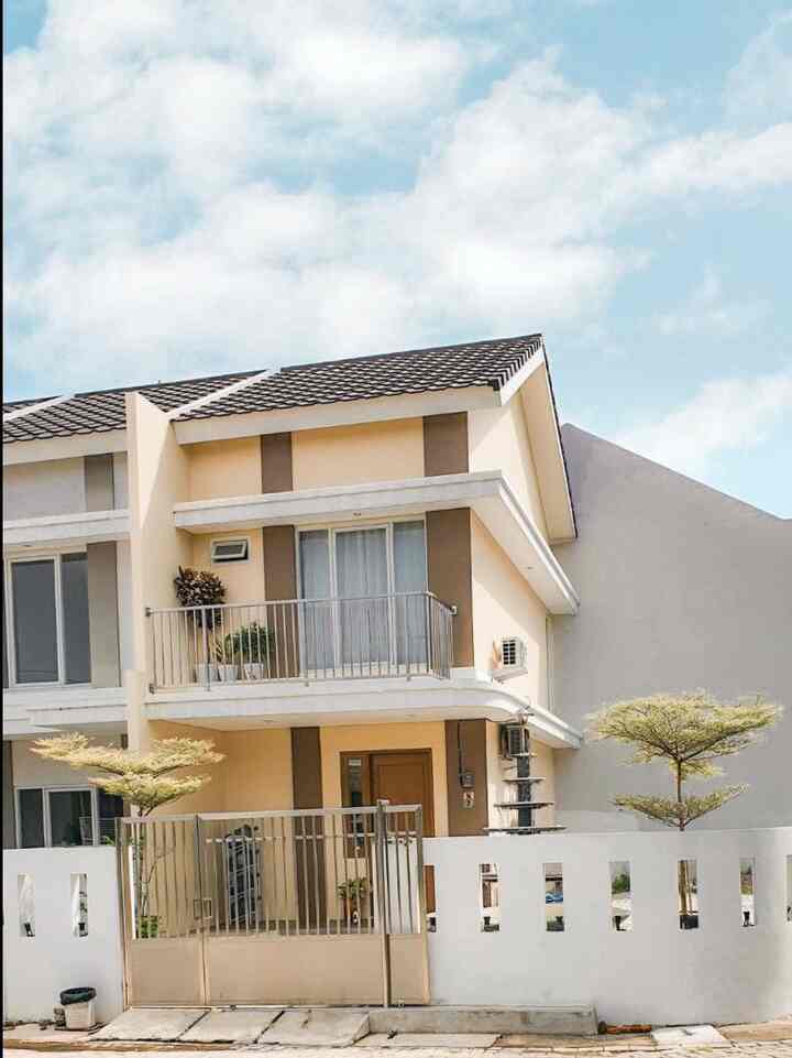 Fasad bearylion 1.0

Masih awal banget, pohon masih kecil, cat masih bersih. Lampu sorot masih pakai yang tempel.

#InsiprasiFasadRumah
#FasadCantik
#FasadRumah