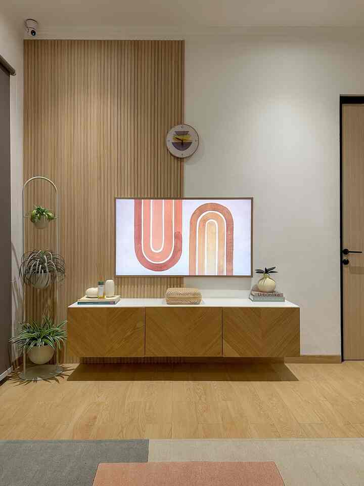 Ada yang baru diruangan ini, rak tanaman dari IKEA yang udah ada di wishlist sejak berbulan-bulan. Karena selalu kehabisan yang warna grey ini, adanya selalu warna hijau, aku memutuskan untuk bersabar sambil menunggu restock dan diskon. Hahaha

Sampai akhirnya minggu lalu restock, dan memang ada tulisan LAST CHANCE sih tapi ga nyangka aja begitu eksekusi dan aku pengen cek lagi barangnya sudah tidak ditemukan alias dicontinued. Beruntung sekali bisa dapetin rak DAKSJUS ini. Bahkan yang hijau pun juga sudah tidak ditemukan di web 🙈. Buat naro tanaman2 gemes gini bagus banget, padahal ini tanaman yang murah-murah aja tapi langsung auto upgraded dirak ini. 

#livingroom
#raktanaman
#ikea
#ikeadaksjus
#scandinavian
#nordic
#japandi
#koreanhouse