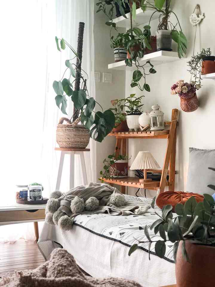 Cara terbaik menikmati gaya bekerja dari rumah adalah membuat area Anda nyaman! tidak kurang. 

#homedecorlover #decorlowbudget #homesweethome #plantmom #catmom #jakartabarat 