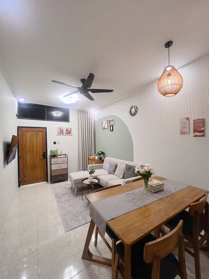 living room saat malam hari #livingroom #rumahsegaris #rumah #rumahminimalis #livingroomminimalis