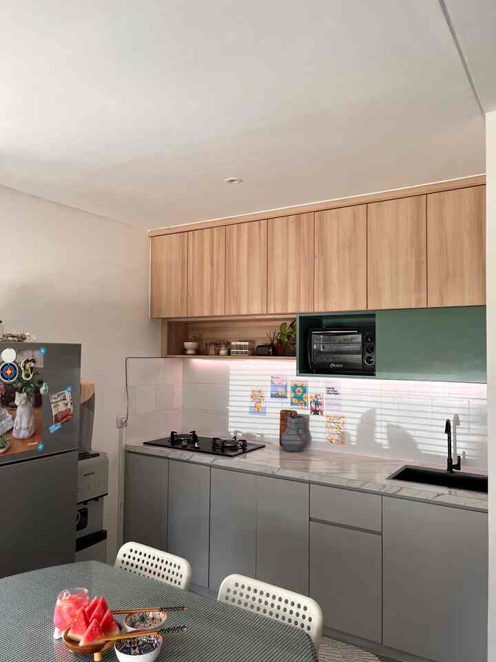 Dapur menghadap selatan tetapi tetap mendapatkan pantulan sinar matahari pagi. 


#inspirasidapur 
#dapurcantik 
#dapurmodern 
#dapurminimalis 
#dapurbersihdankotor
#interiormodern 