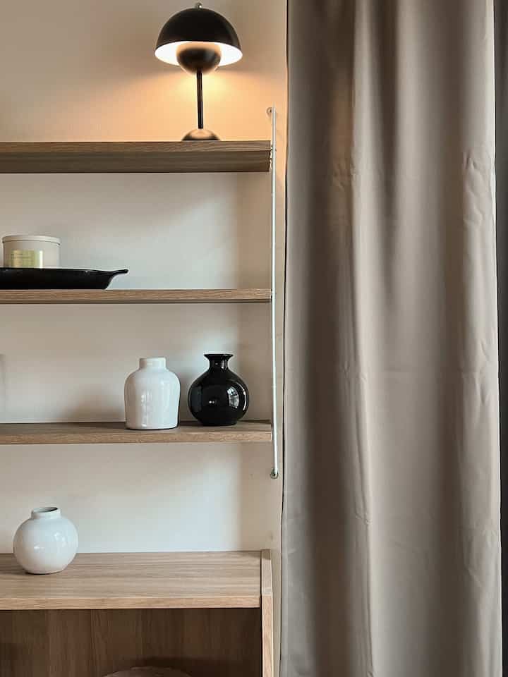 Rak Besi String.

Kemarin aku diy rak besi string ini untuk di ruang kerja kami dan aku suka sama hasilnya. Semua sama ekspektasi kami. Tone warna rak besi ini kami sesuaikan dengan warna rak billy kami agar selaras. Oh iya untuk rak besi string ini kami coba cari di informa ya.

#japandi #nordic #japandinordic #rakbesistring #rakbesi #rekomendasirak #inspirasidekorasirak