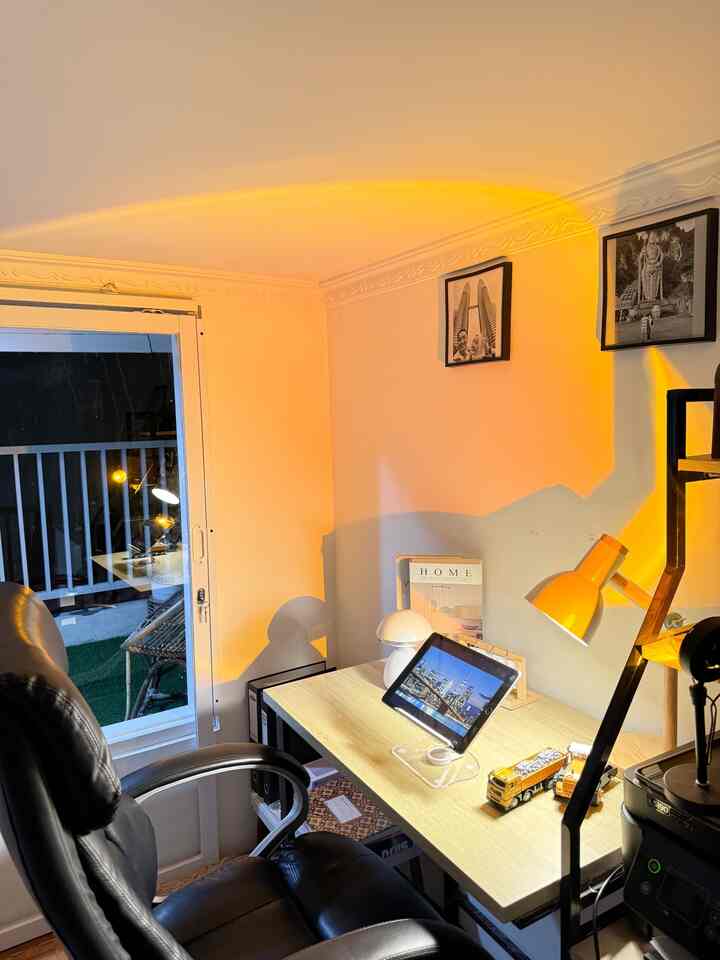 ➤ Ruangan Kerja & Ruang Hobi Suami di Malam Hari 🖤⃝🤍

Lantai mezzanine di rumah ini digunakan untuk ruangan kerja dan ruang hobi suami, 
Sehingga dekorasi di ruangan ini menyesuaikan selera dan kebutuhan suami biar suami makin semangat kerjanya 😄

#RuangKerja #WorkSpace #Mezzanine #HomeDecor #RoomDecor #IdeRuangKerja #InspirasiRumah