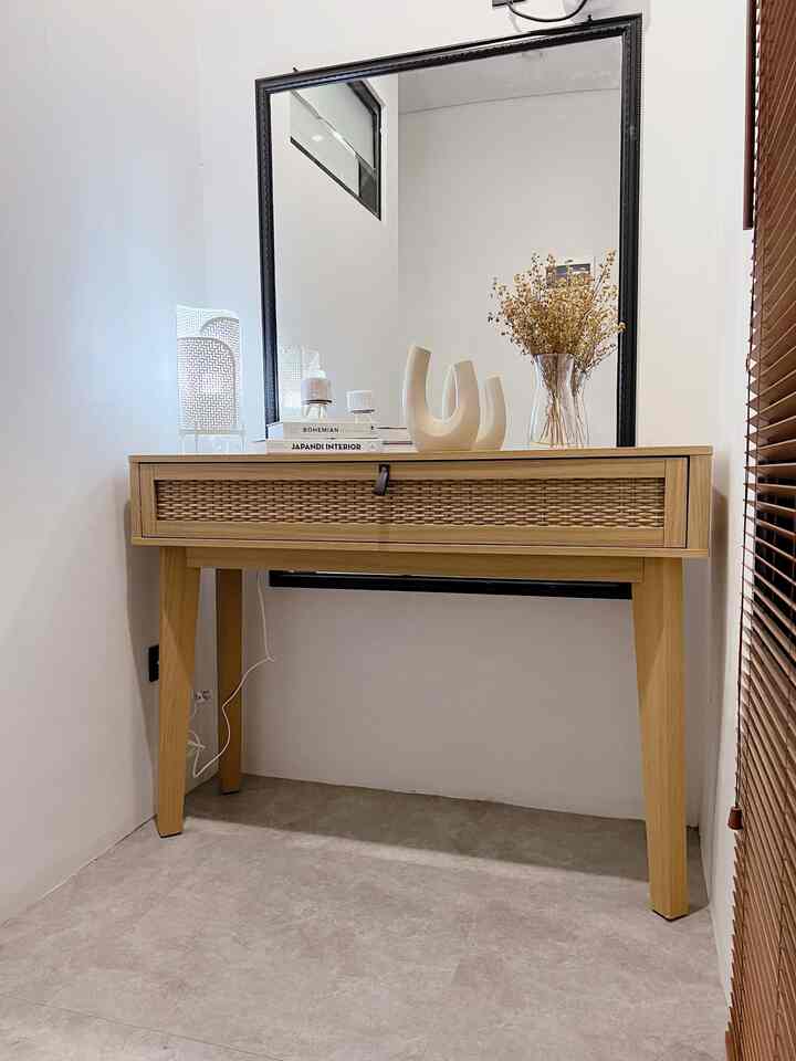 .FOYER.

Ruang selamat datang di rumah_veyla,,
Buka pintu bisa ngabca sambil selfie OOTD 🤍

#FoyerMini
#FoyerMinimalis
#AreaMasuk
#SpotNgaca
#MiniSpace
#ModernMinimalis
