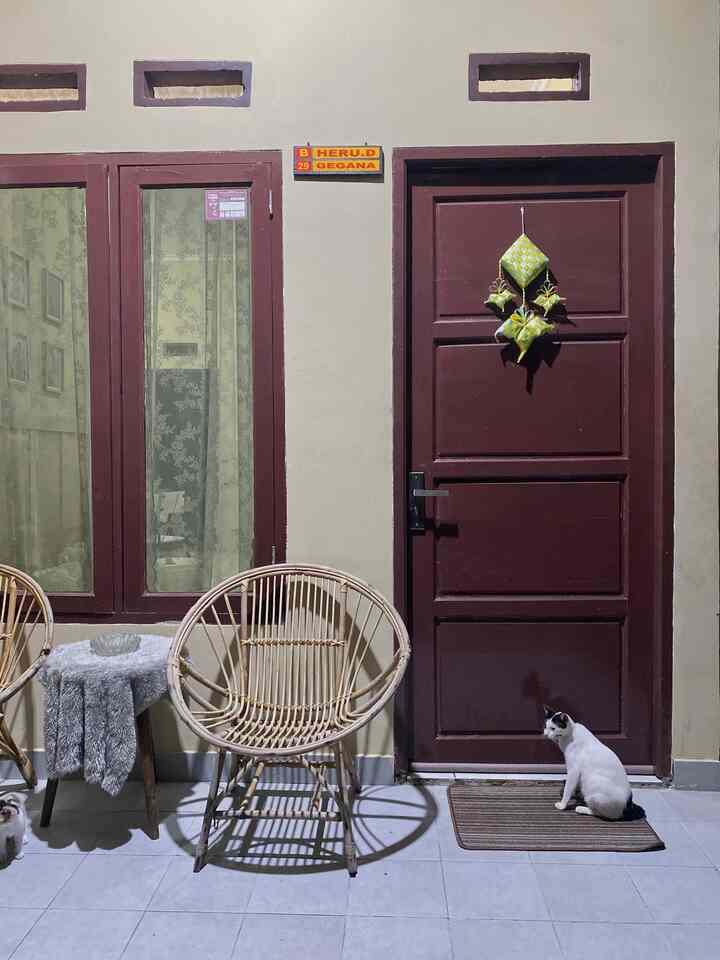 Teras rumahrantau dimalam hari .. tempat ngobrol ternyaman bareng paksu .. 

Sambil nungguin mamang bakso lewat 😁

#terasrumah
#terasternyaman
#terasrumahdinas
#terasminimalist
#pontianak
#rumahdinas
#asramabrimob