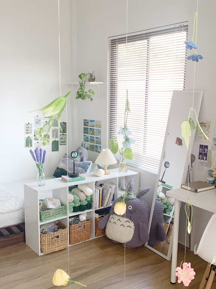 Ruangan kalau ditambah tanaman, seger banget ya. Ternyata punya kamar tema hijau ga norak sama sekali dan nyaman banget.
#InspirasiKamarRumah
#KamarCantik
#KamarRumah
#DesainKamar