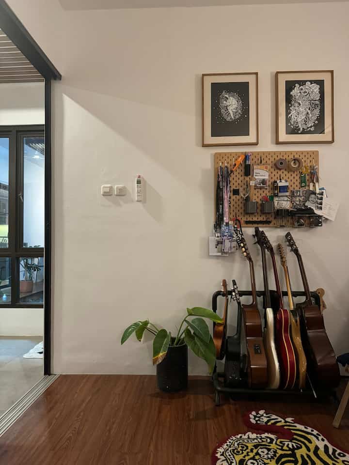 Besok Senin, meskipun kerjanya dari kantor, home office-nya tetep diberesin 🥹✨ #rumabatari #homeoffice #homestudio #office #inspirasiruangkerja #ruangkerja #ruangbelajar #ikeakallax