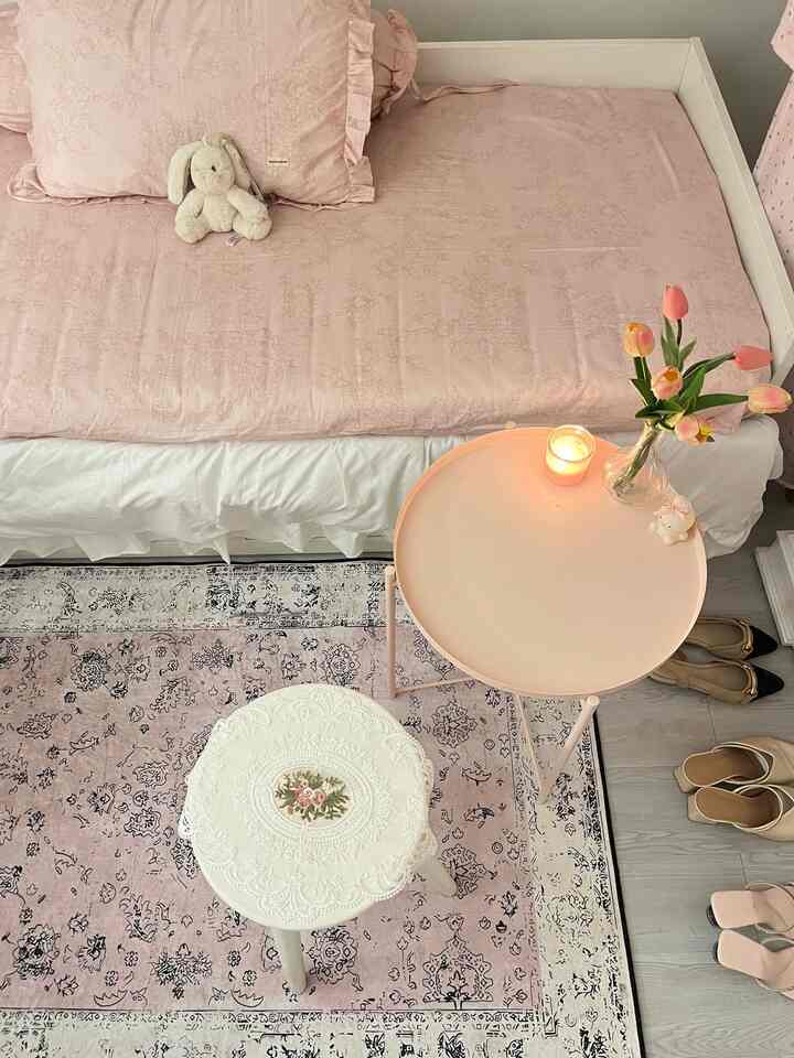 Night vibes🕯️
rasanya seperti berada di tempat yang aman dan tenang, hanya sedikit cahaya berasal dari lilin yang menyala dan lampu yang memiliki warna warm. this is how i feels at night🧘🏻‍♀️

#kamarku #kamarputri #aesthetic 