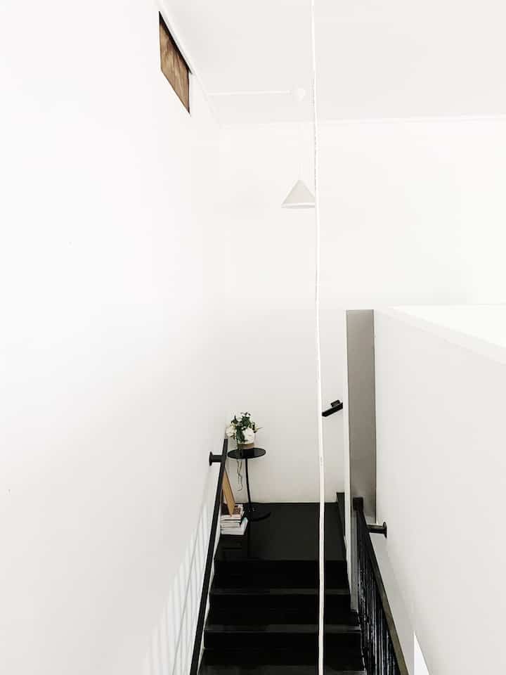 Pov area tangga dari depan kamar mandi, super clean alias masih polos banget 😆✨

#areatangga #stairs #stairsdecoration #inspirasitangga #rumahindustrial #scandiindustrial #rumahscandinavian